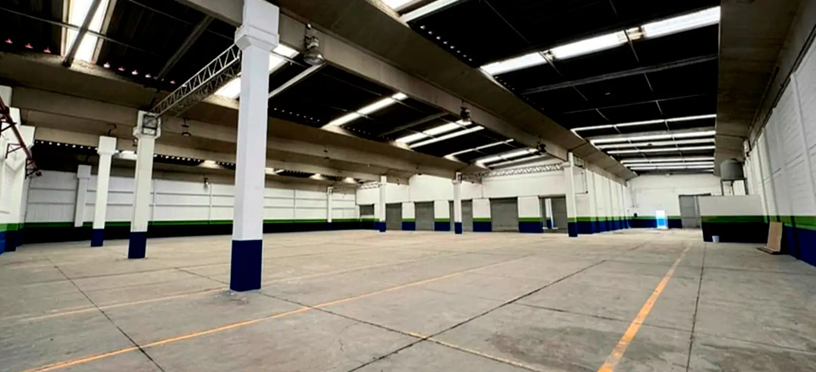 Area amplia dentro de bodega industrial en renta en Barrientos