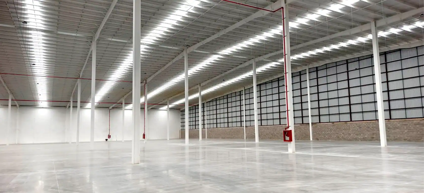 Interior de nave industrial en Toluca con muros de concreto tilt-up