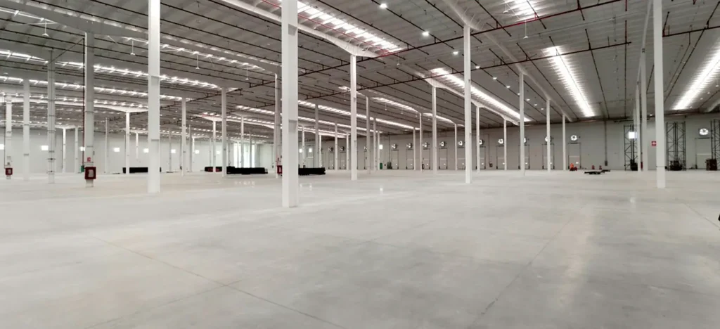 Iluminación LED al interior de nave industrial en Tultepec
